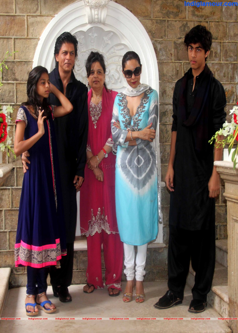Sharukh Khan Celebrate Eid with Media Friends and Family Event hd photo