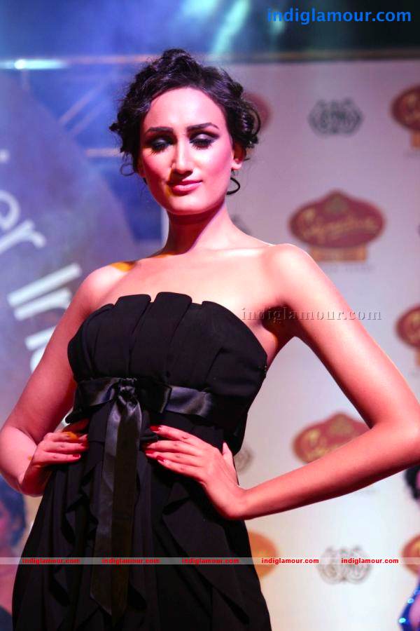 Fashion Show Ahead Of Indian Derby 2013 Event hd photo