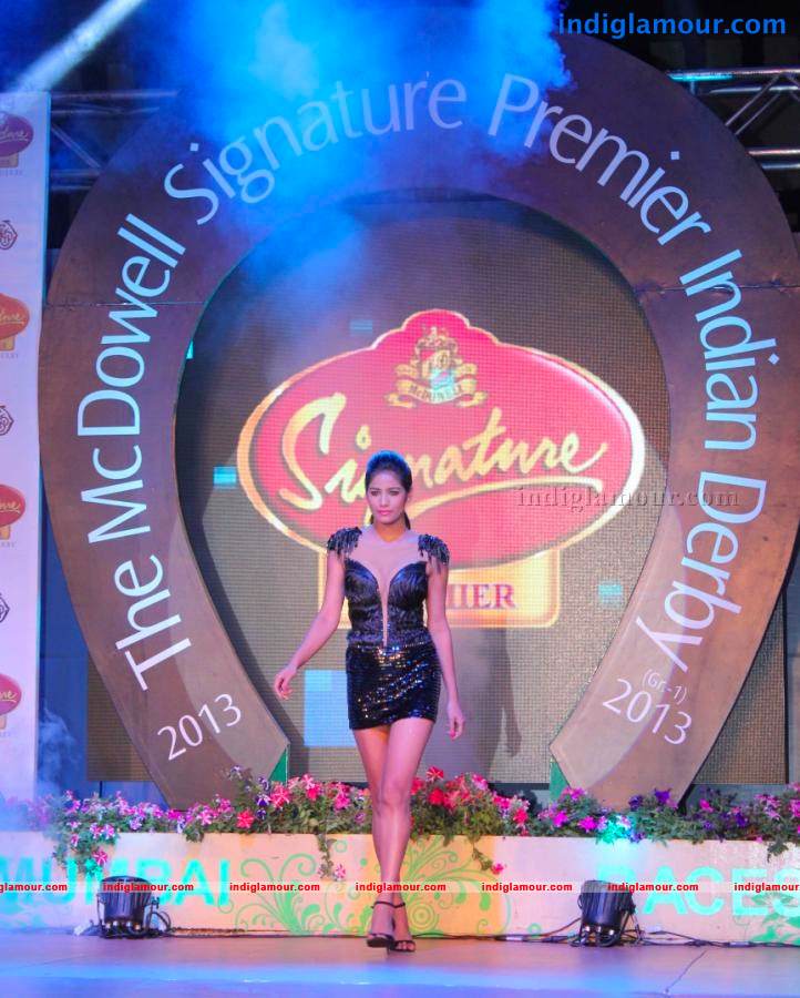 Fashion Show Ahead Of Indian Derby 2013 Event hd photo