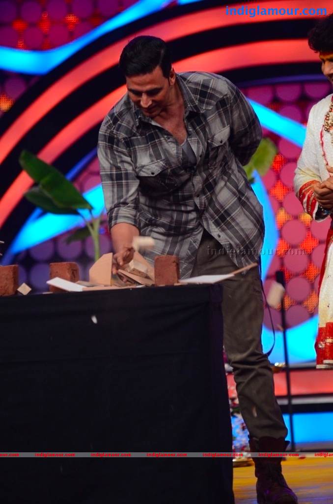 Ajay Devgan And Shilpa Shetty At Nach Baliye 5 Event Event hd photo