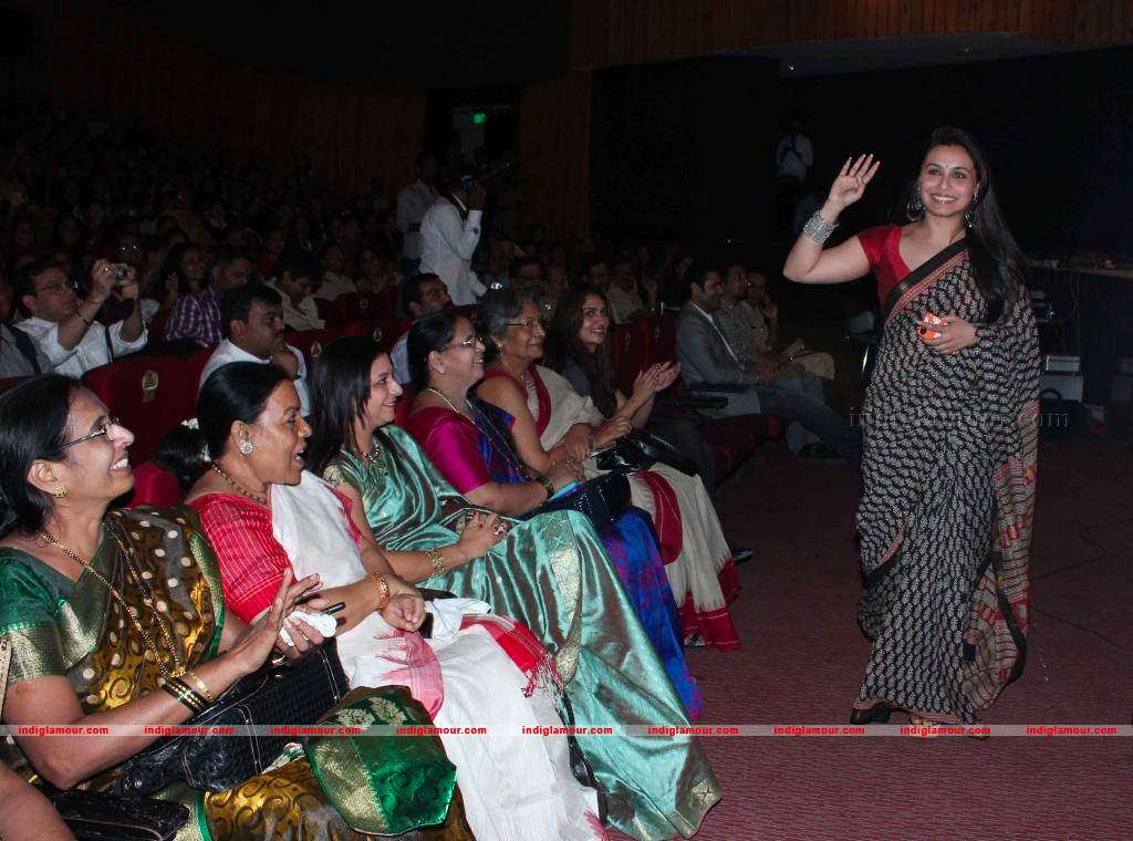 Bollywood Stars At Mumbai Police Women Interface Event hd photo