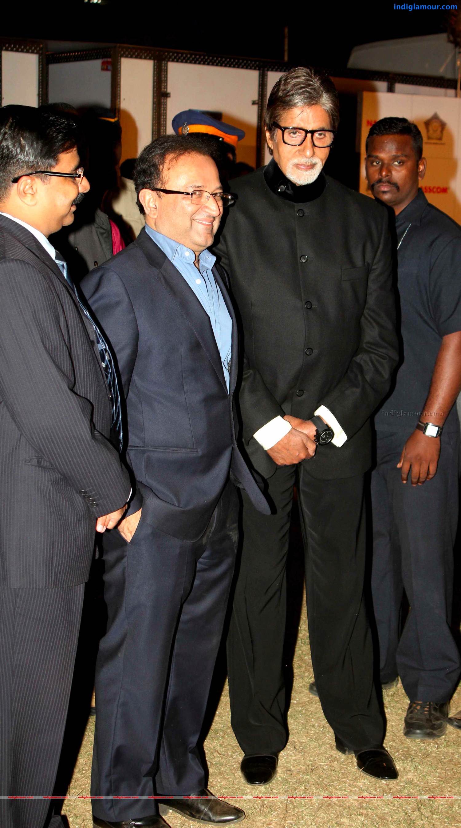 Bollywood Celebs Salute Mumbai Police At Umang 2013 Event hd photo