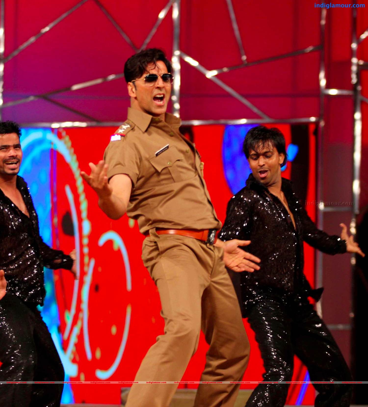 Bollywood Celebs Salute Mumbai Police At Umang 2013 Event hd photo
