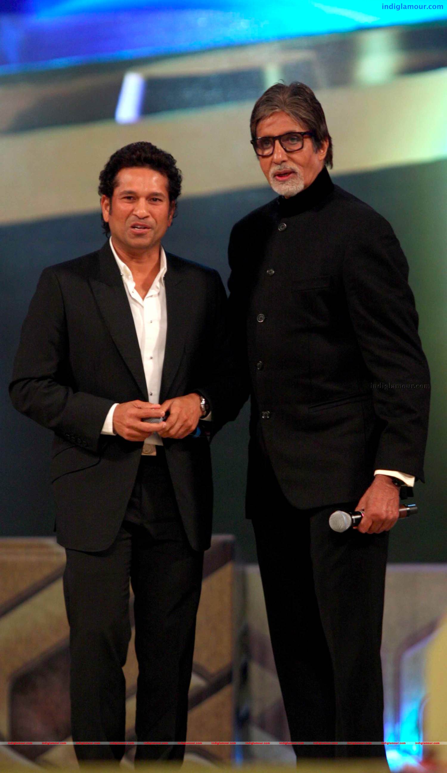 Bollywood Celebs Salute Mumbai Police At Umang 2013 Event hd photo