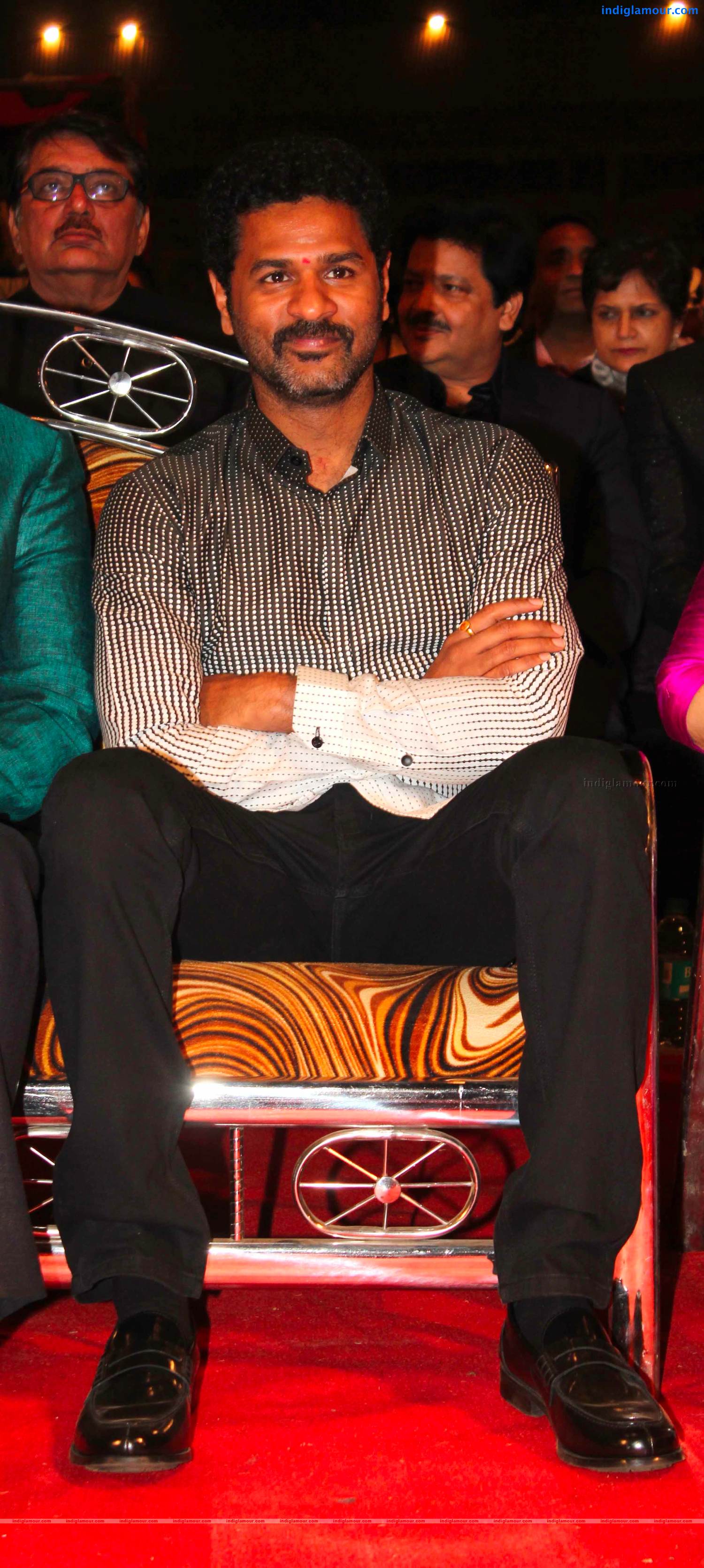 Bollywood Celebs Salute Mumbai Police At Umang 2013 Event hd photo