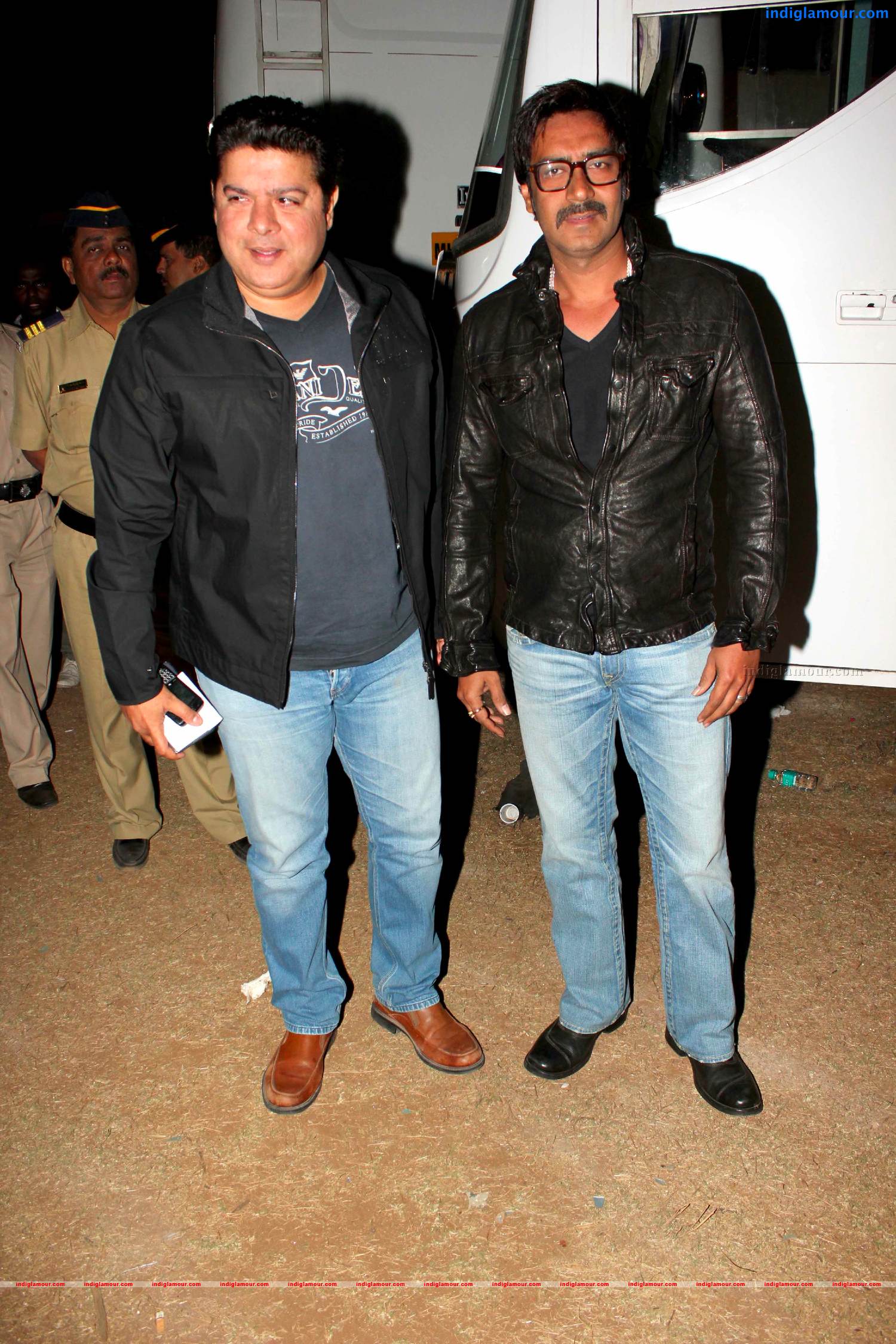 Bollywood Celebs Salute Mumbai Police At Umang 2013 Event hd photo