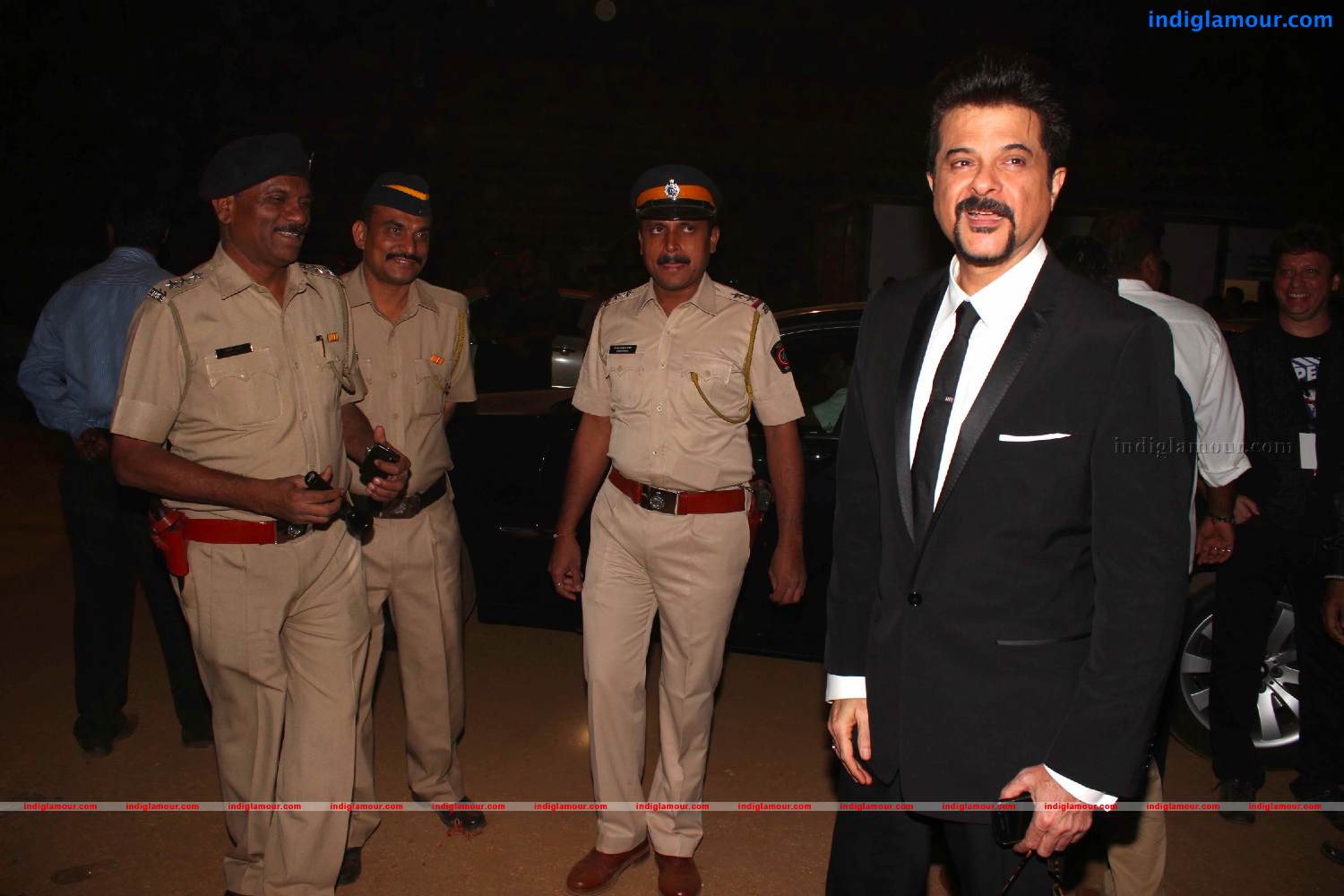 Bollywood Celebs Salute Mumbai Police At Umang 2013 Event hd photo