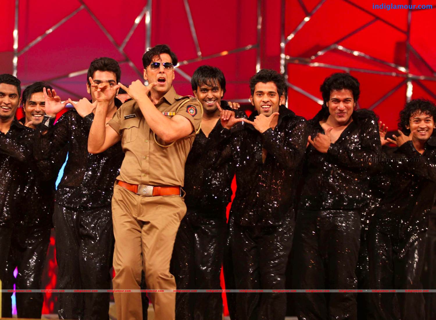 Bollywood Celebs Salute Mumbai Police At Umang 2013 Event hd photo