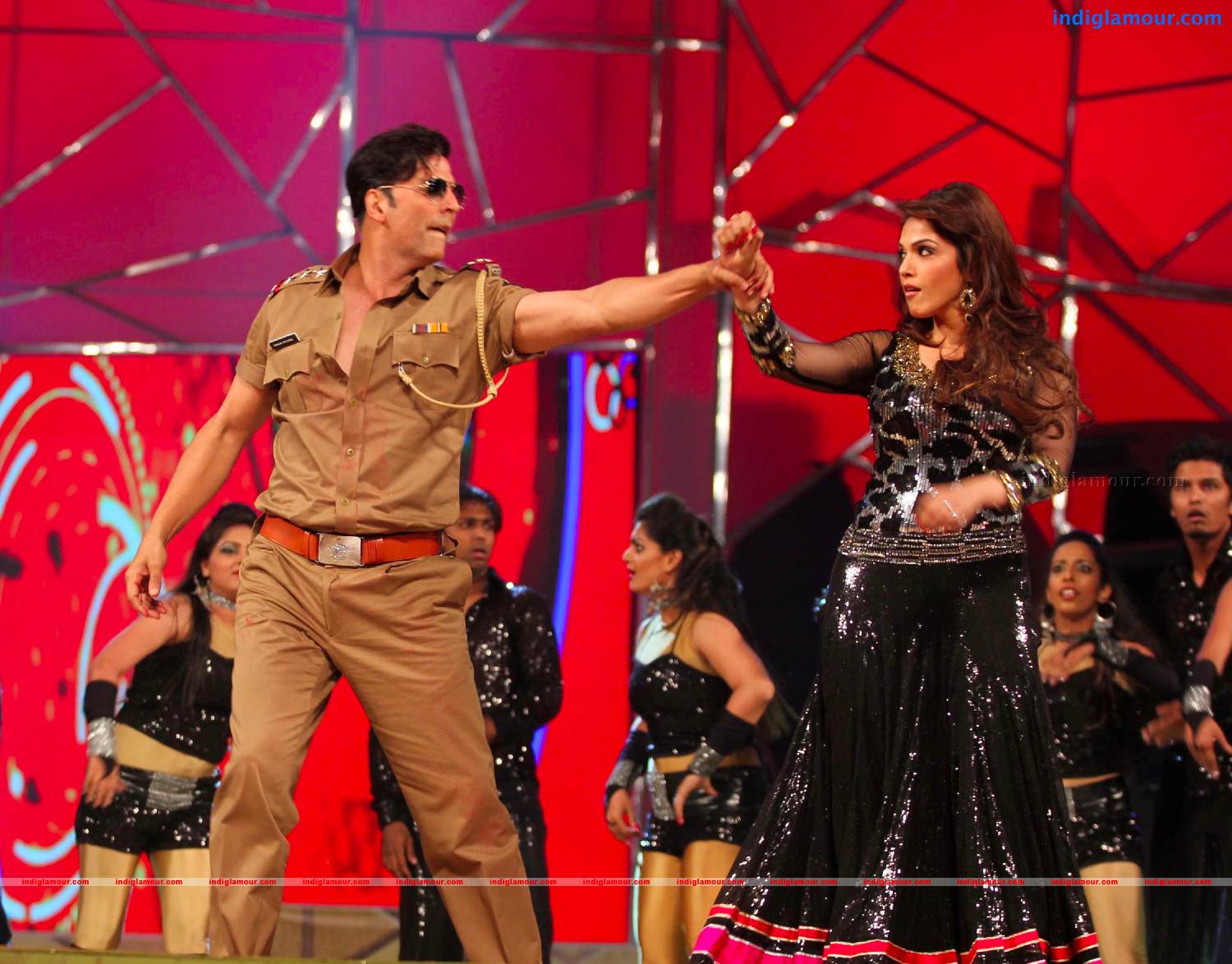 Bollywood Celebs Salute Mumbai Police At Umang 2013 Event hd photo