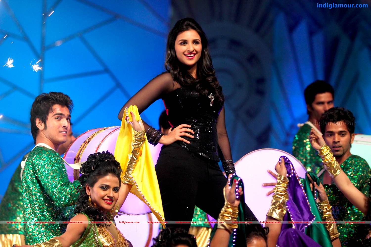 Bollywood Celebs Salute Mumbai Police At Umang 2013 Event hd photo