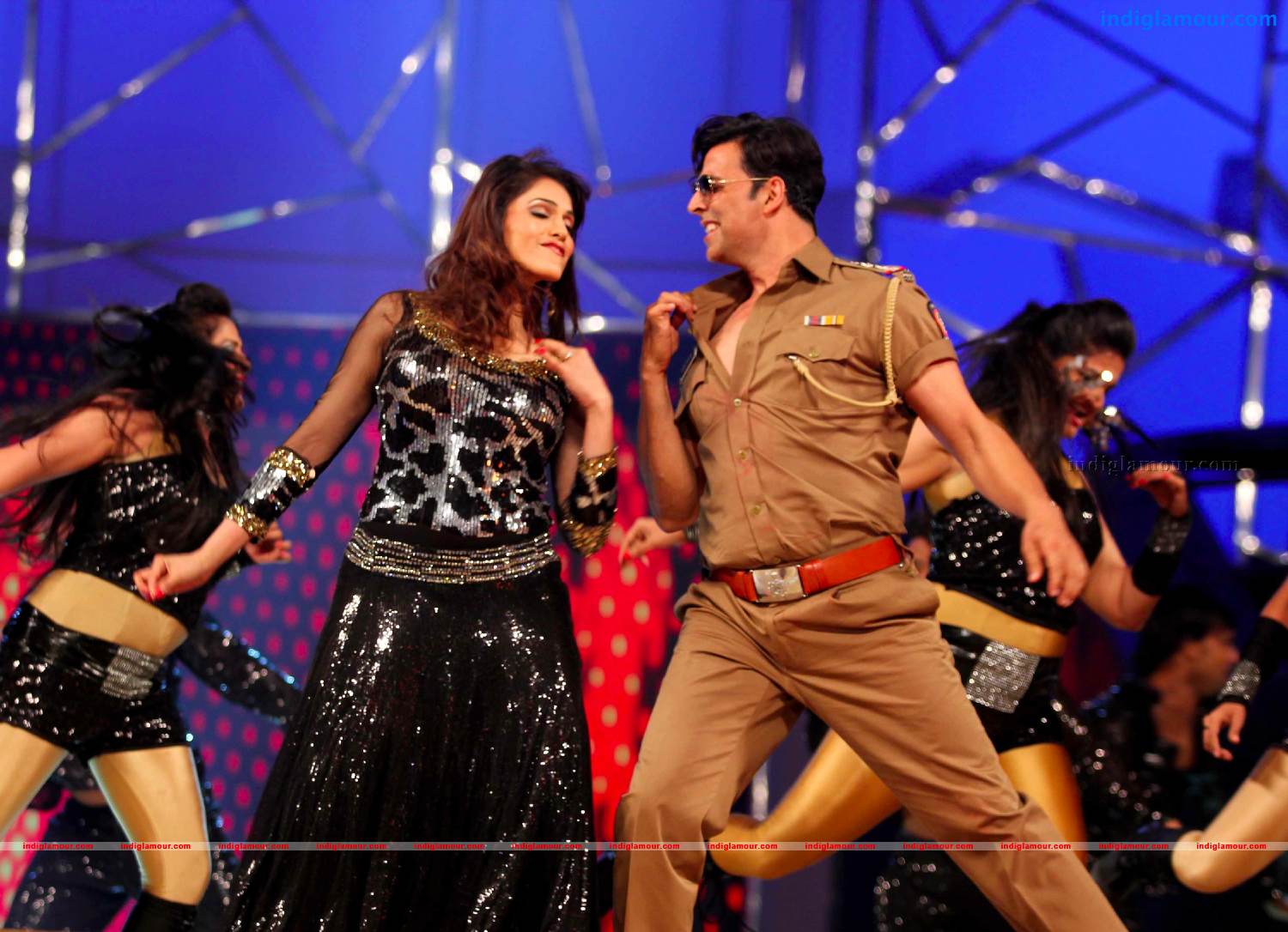 Bollywood Celebs Salute Mumbai Police At Umang 2013 Event hd photo