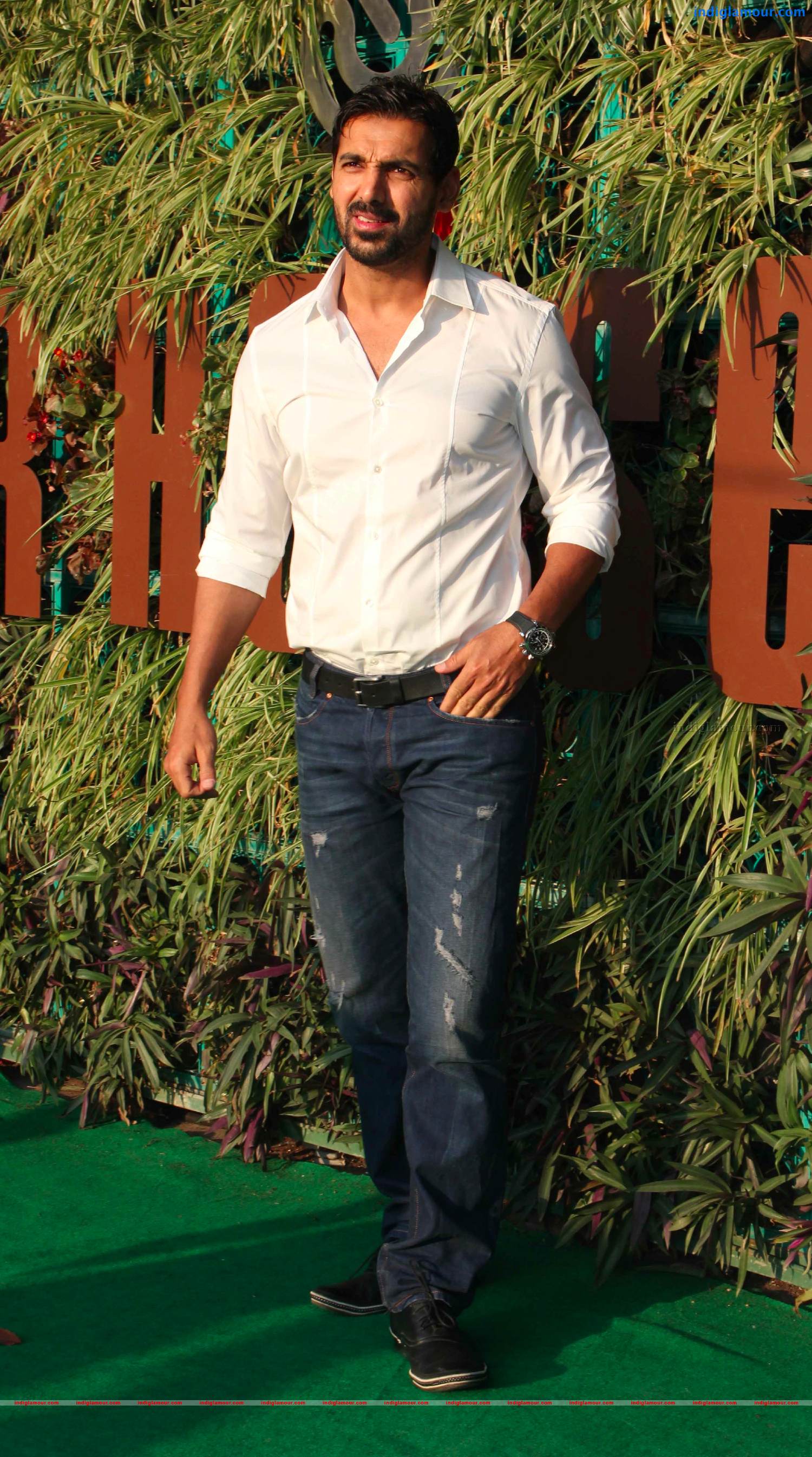Celebs At Sunil Shetty's Store R House Launch Photos Event hd photo