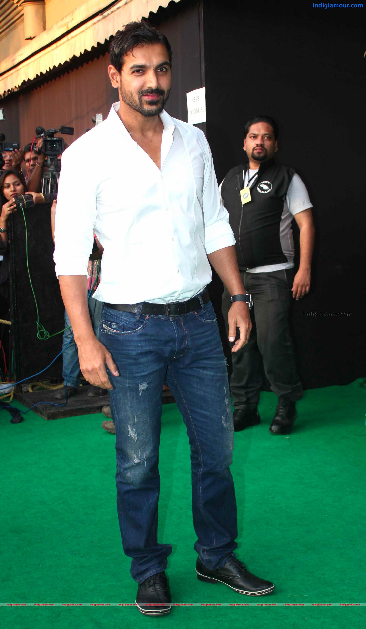 Celebs At Sunil Shetty's Store R House Launch Photos Event hd photo