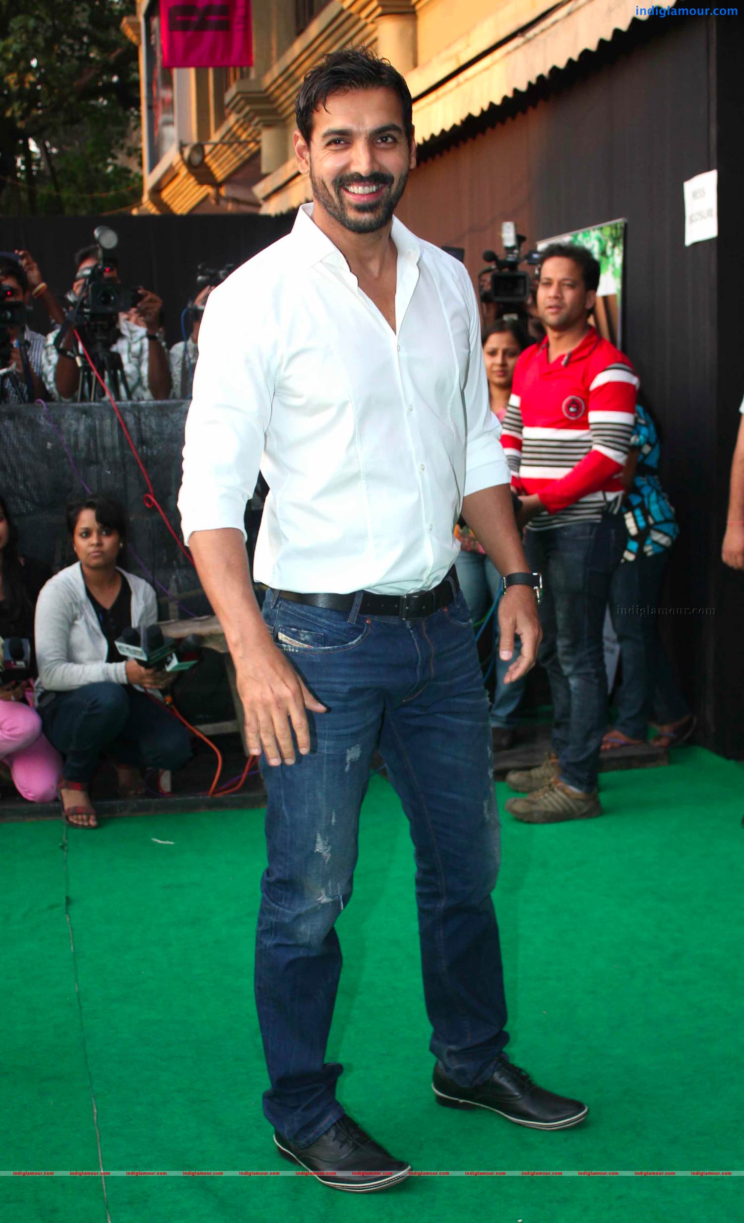 Celebs At Sunil Shetty's Store R House Launch Photos Event hd photo
