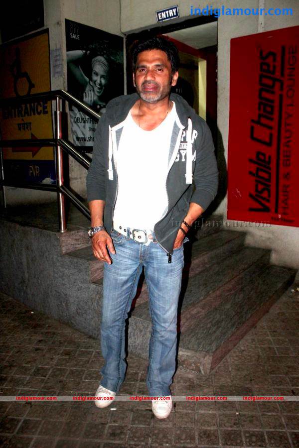 Shahrukh Khan At Mumbai Mirror Special Screening Event hd photo