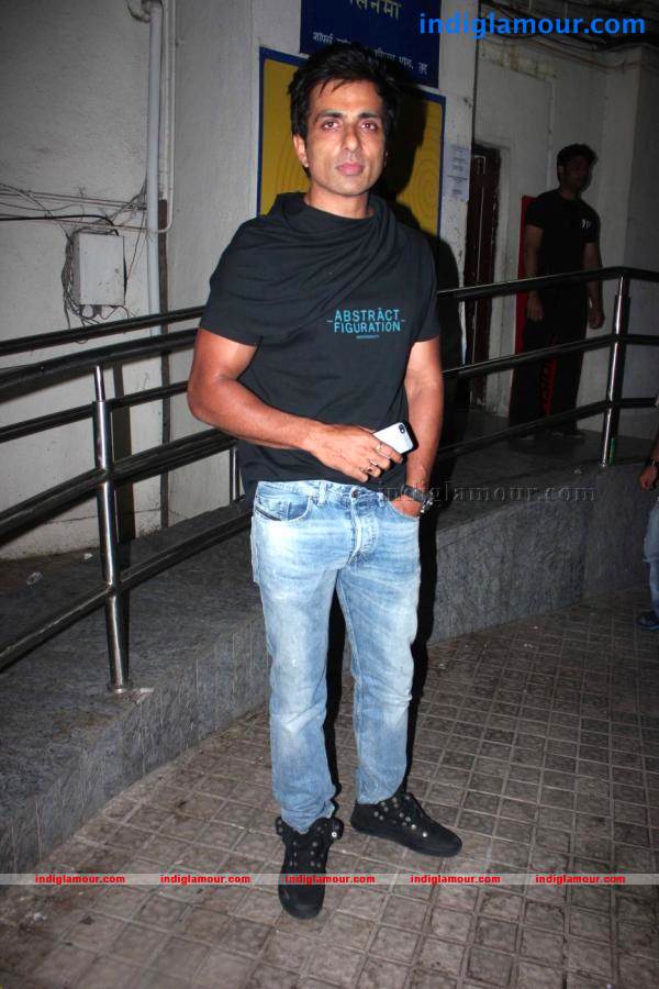 Shahrukh Khan At Mumbai Mirror Special Screening Event hd photo