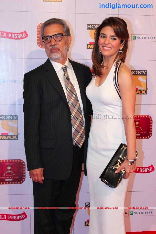 On The Red Carpet At Stardust Awards 2013 Event hd photo