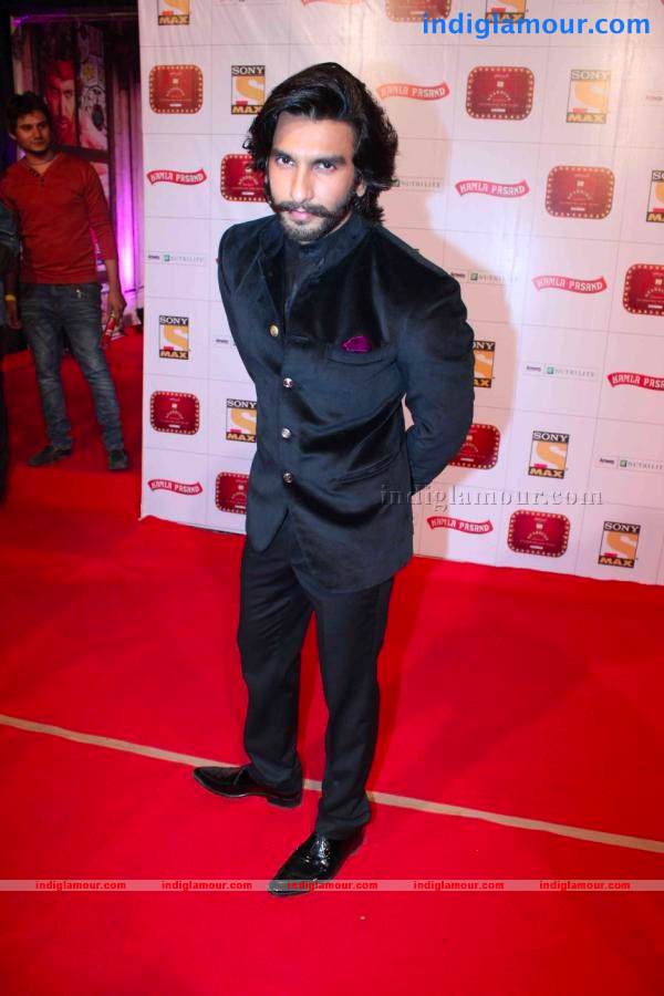 On The Red Carpet At Stardust Awards 2013 Event hd photo