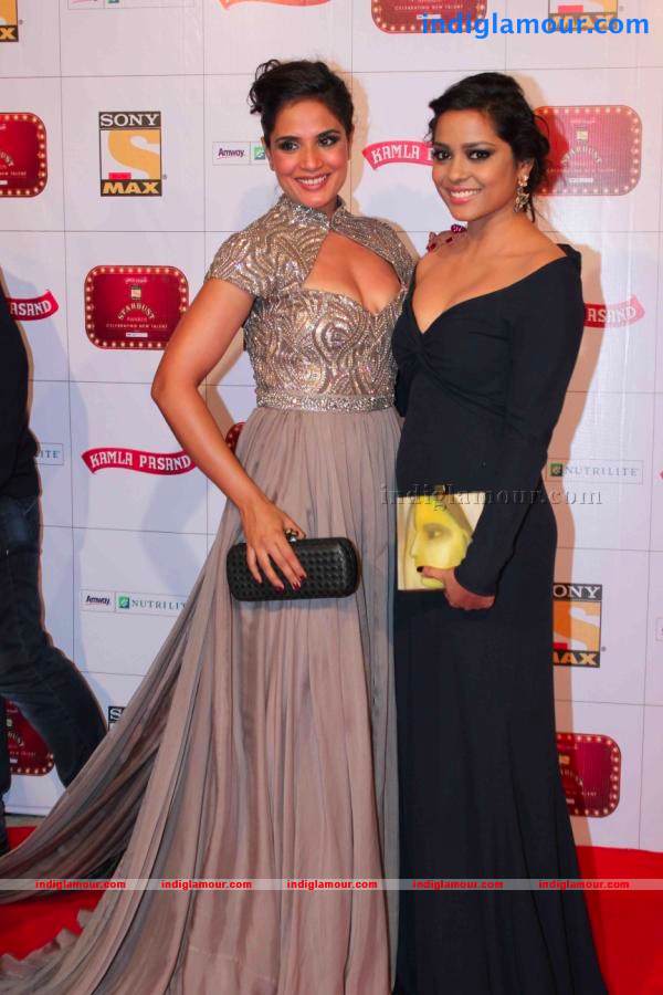On The Red Carpet At Stardust Awards 2013 Event hd photo