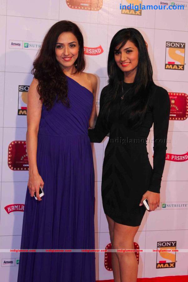 On The Red Carpet At Stardust Awards 2013 Event hd photo