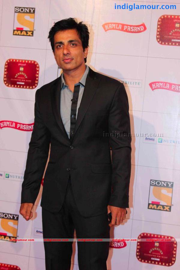 On The Red Carpet At Stardust Awards 2013 Event hd photo
