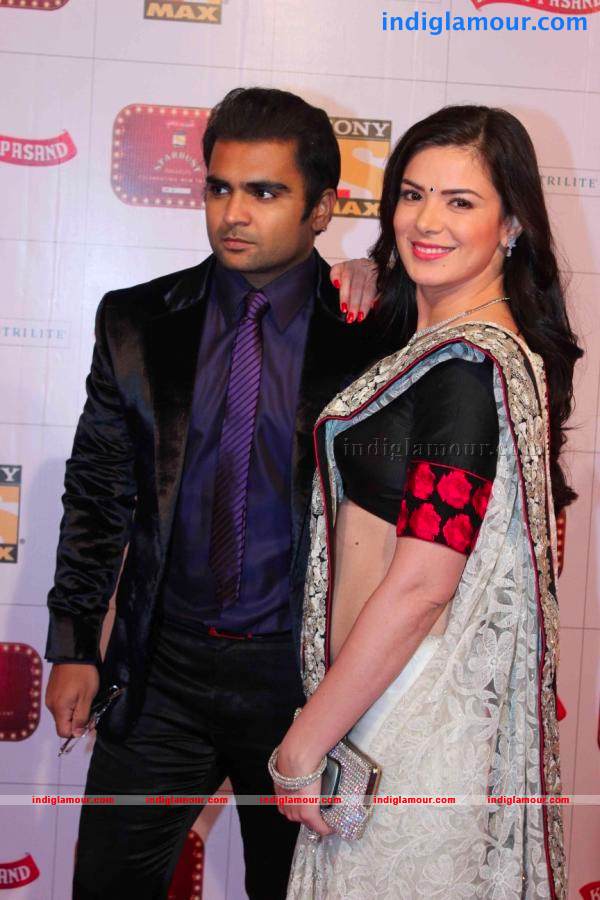 On The Red Carpet At Stardust Awards 2013 Event hd photo