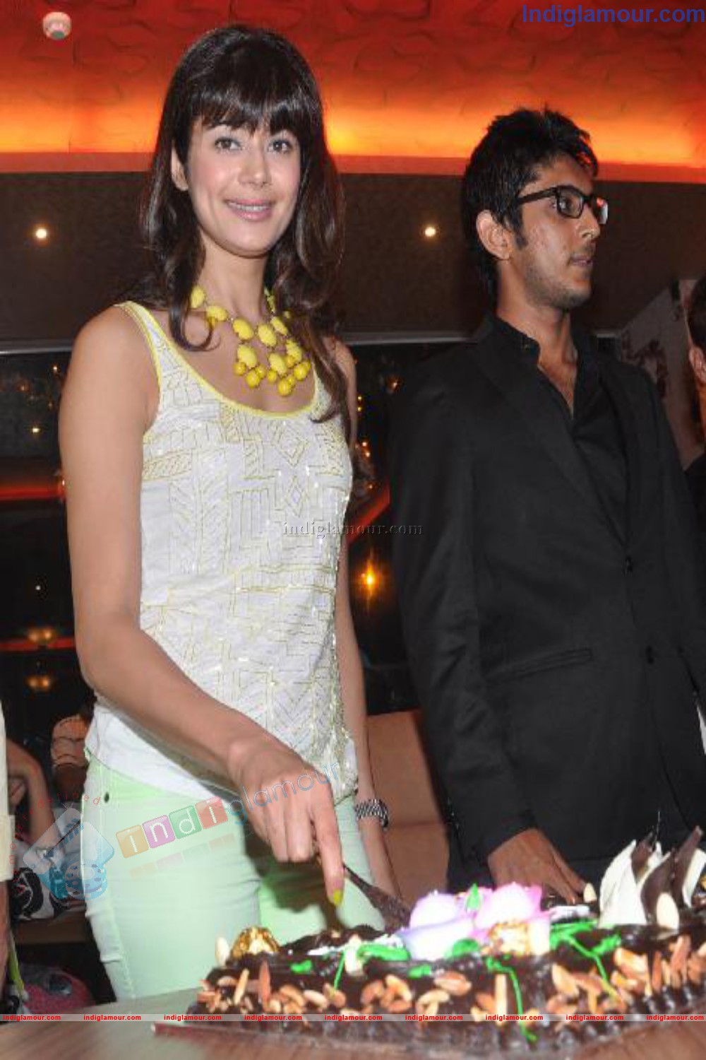 Pooja Batra Launch Yokosizzlers Restaurant Event hd photo