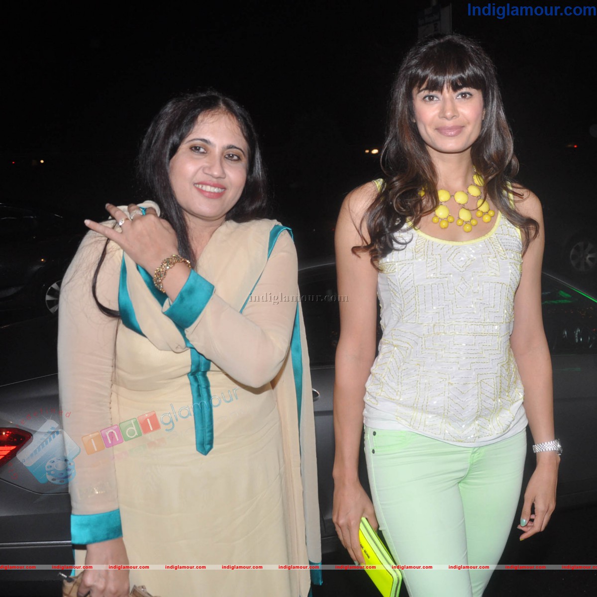 Pooja Batra Launch Yokosizzlers Restaurant Event hd photo