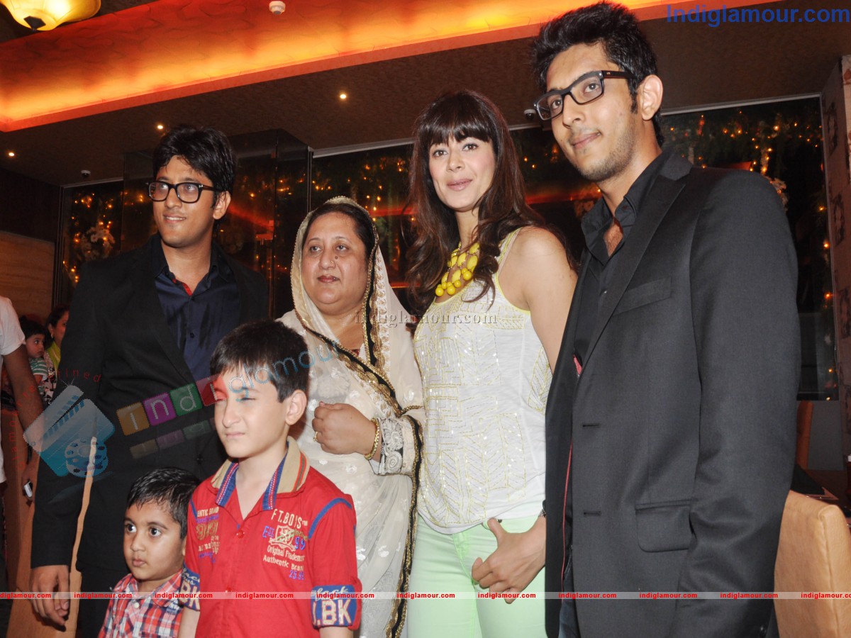 Pooja Batra Launch Yokosizzlers Restaurant Event hd photo