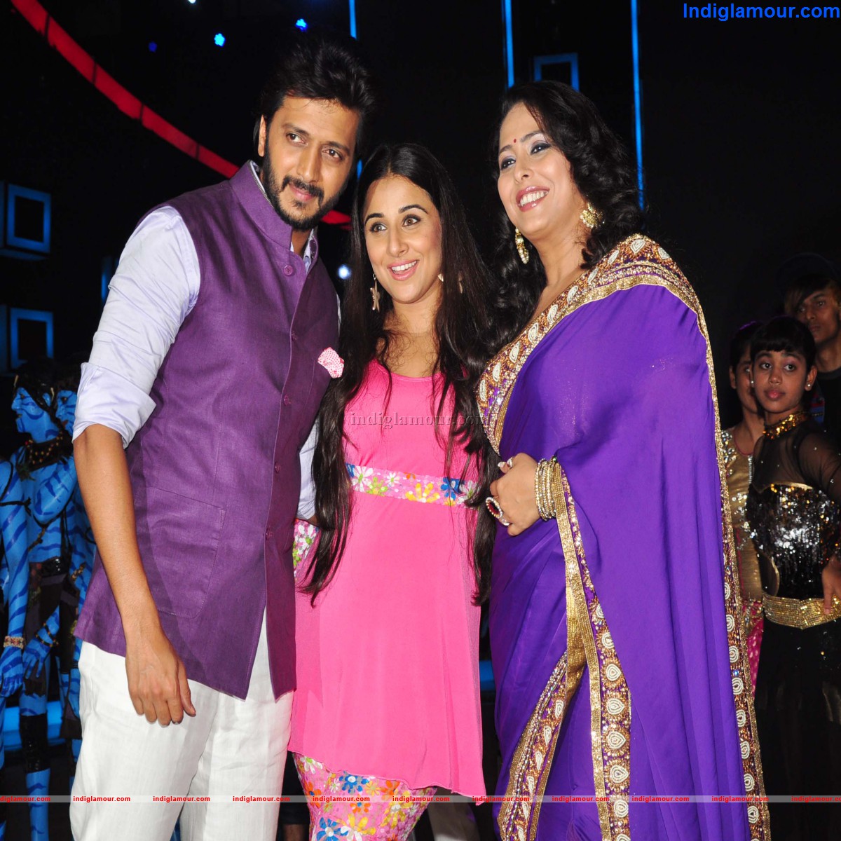 Vidya Balan Emraan Hashmi at Star Plus Indias Dancing Super Star Event hd photo