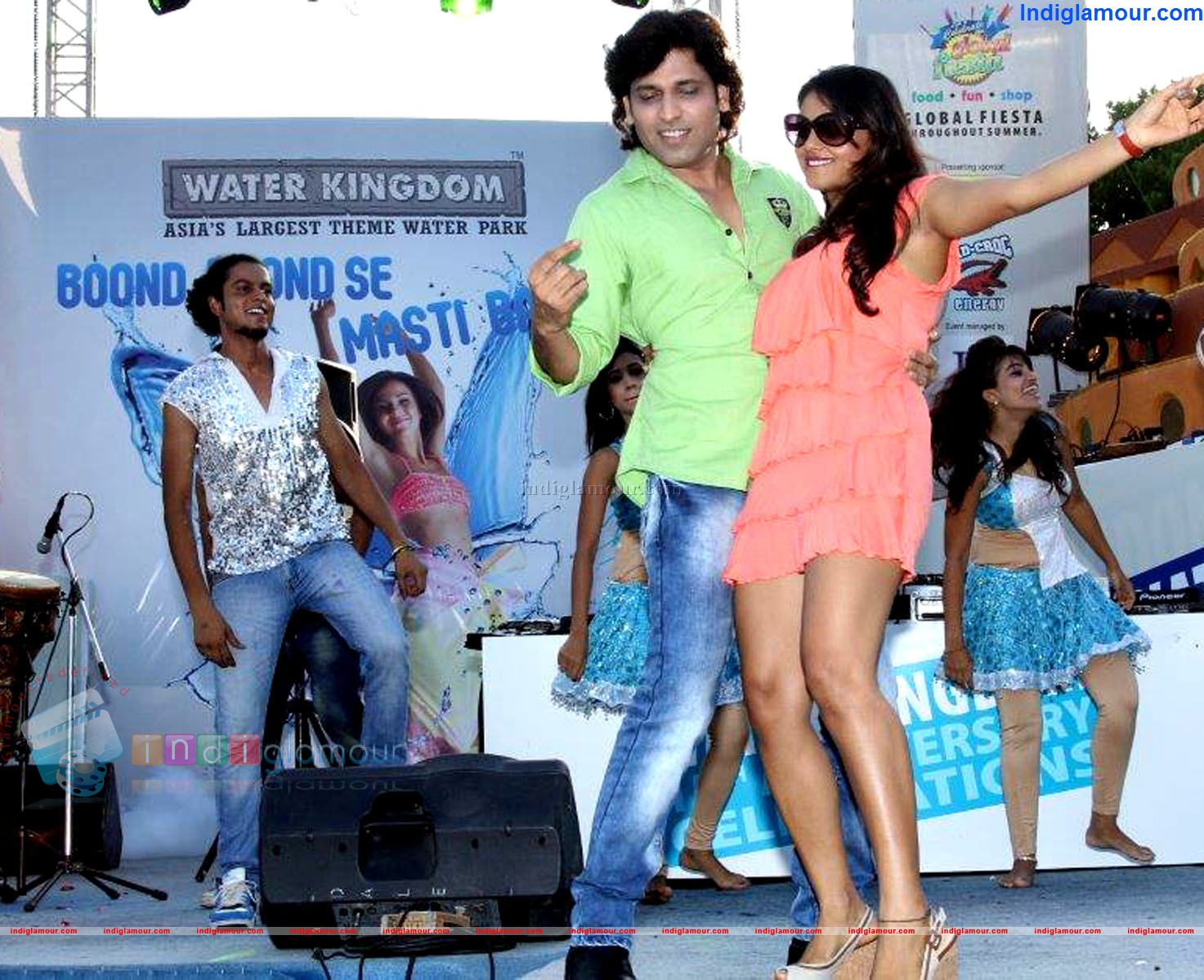 Hrishita went with Cast of Film Ziindagi 50 50 to Promote at Water Kingdom Event hd photo