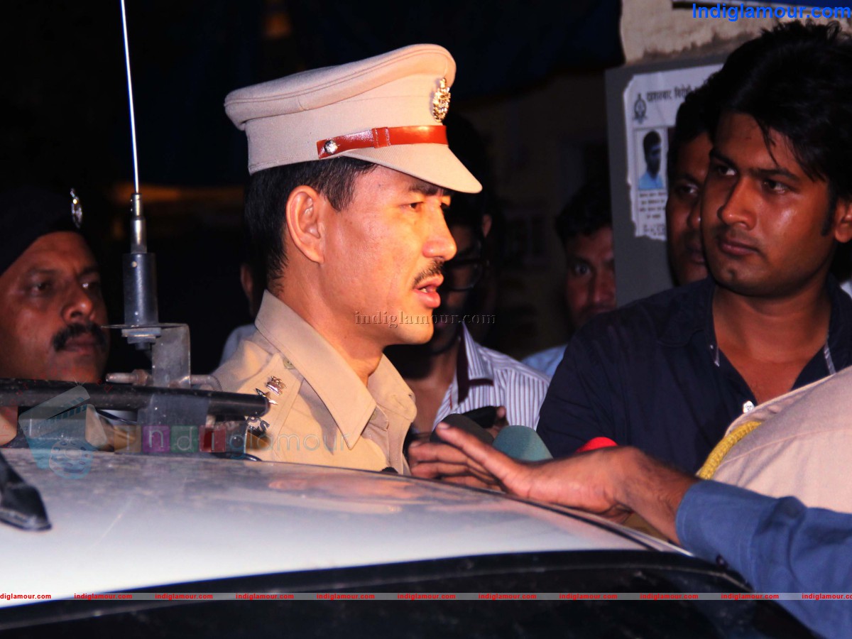Jia Khan Commit Sucide at Her Residence Event hd photo