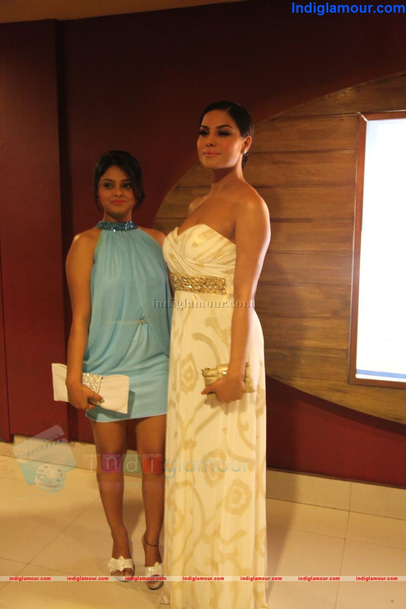 Veena Malik with Rajan Verma at Zindagi 50 50 Premiere Event hd photo