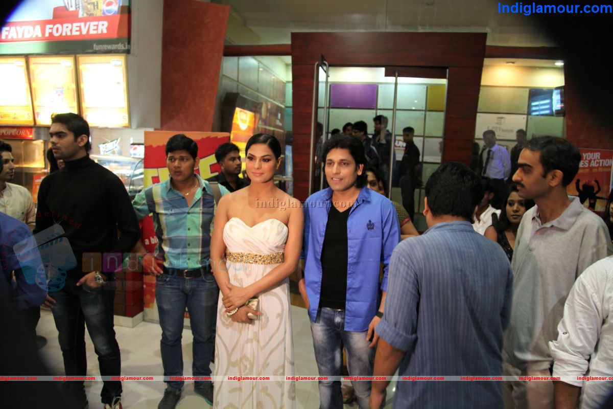 Veena Malik with Rajan Verma at Zindagi 50 50 Premiere Event hd photo