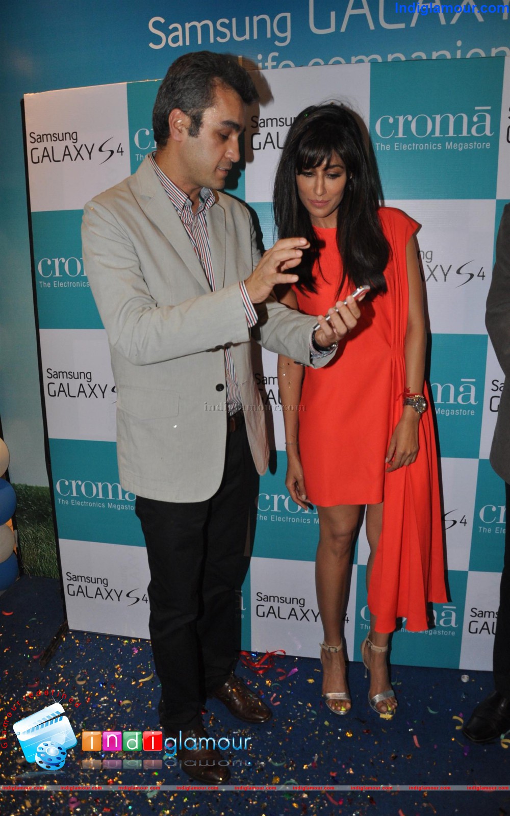 Chitrangada Singh Launch Samsung S4 Event hd photo