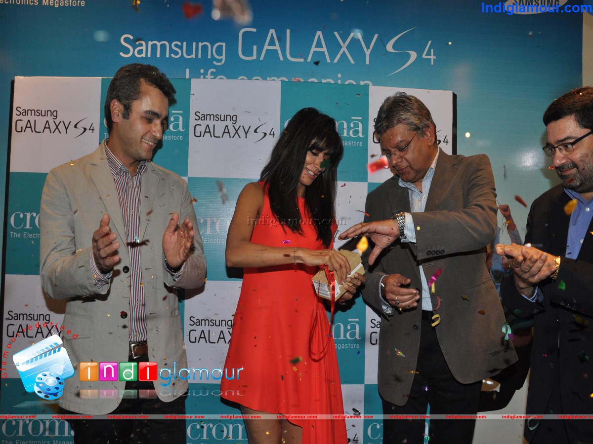 Chitrangada Singh Launch Samsung S4 Event hd photo