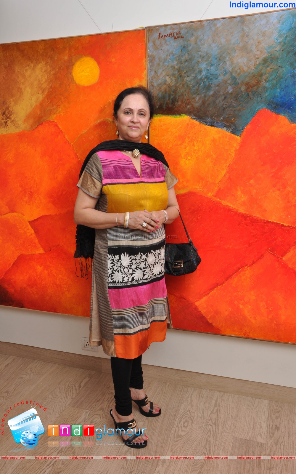 Priyasri Art Gallery Presents Past Forward Recent Oil Canvas Event hd photo