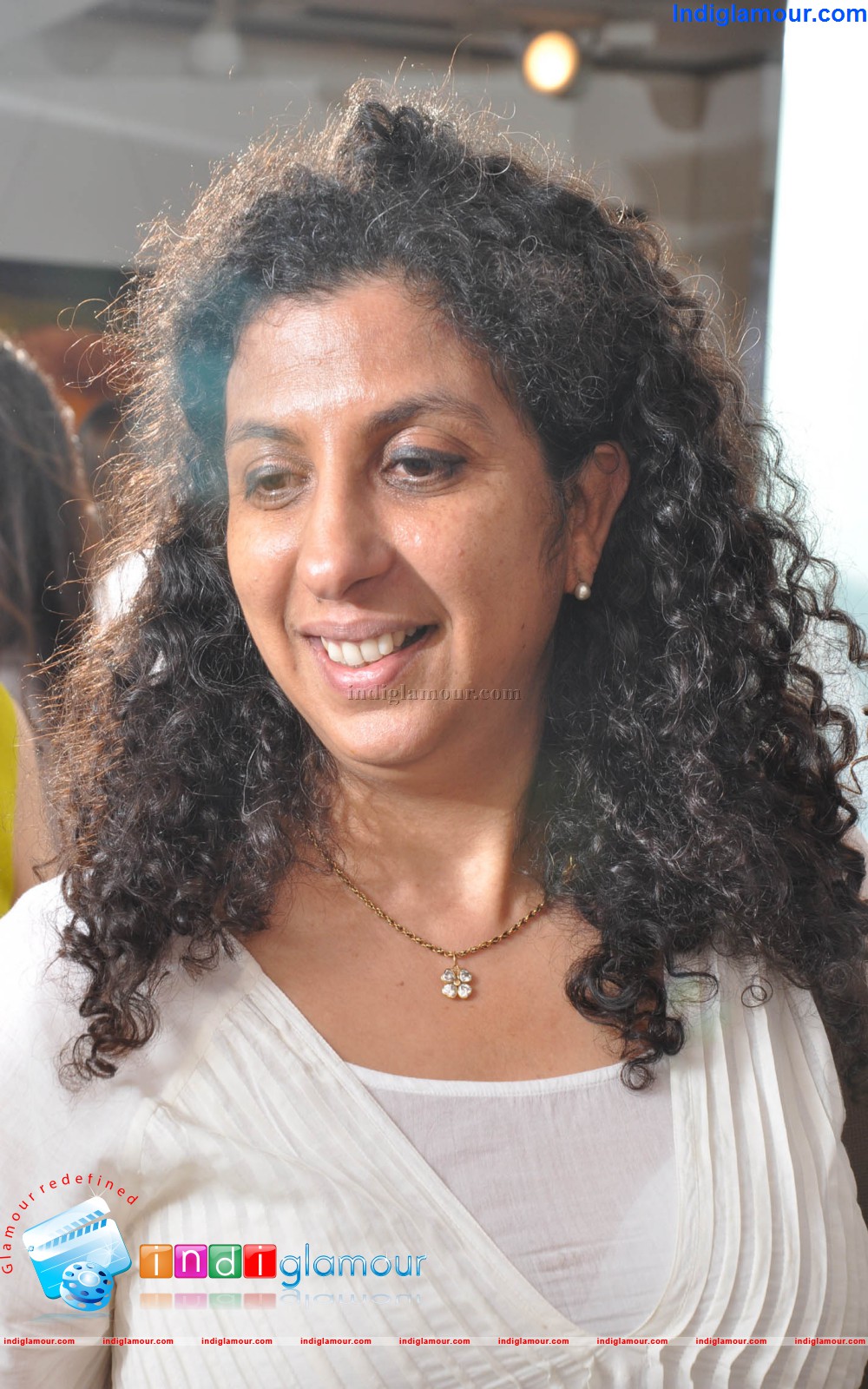 Priyasri Art Gallery Presents Past Forward Recent Oil Canvas Event hd photo