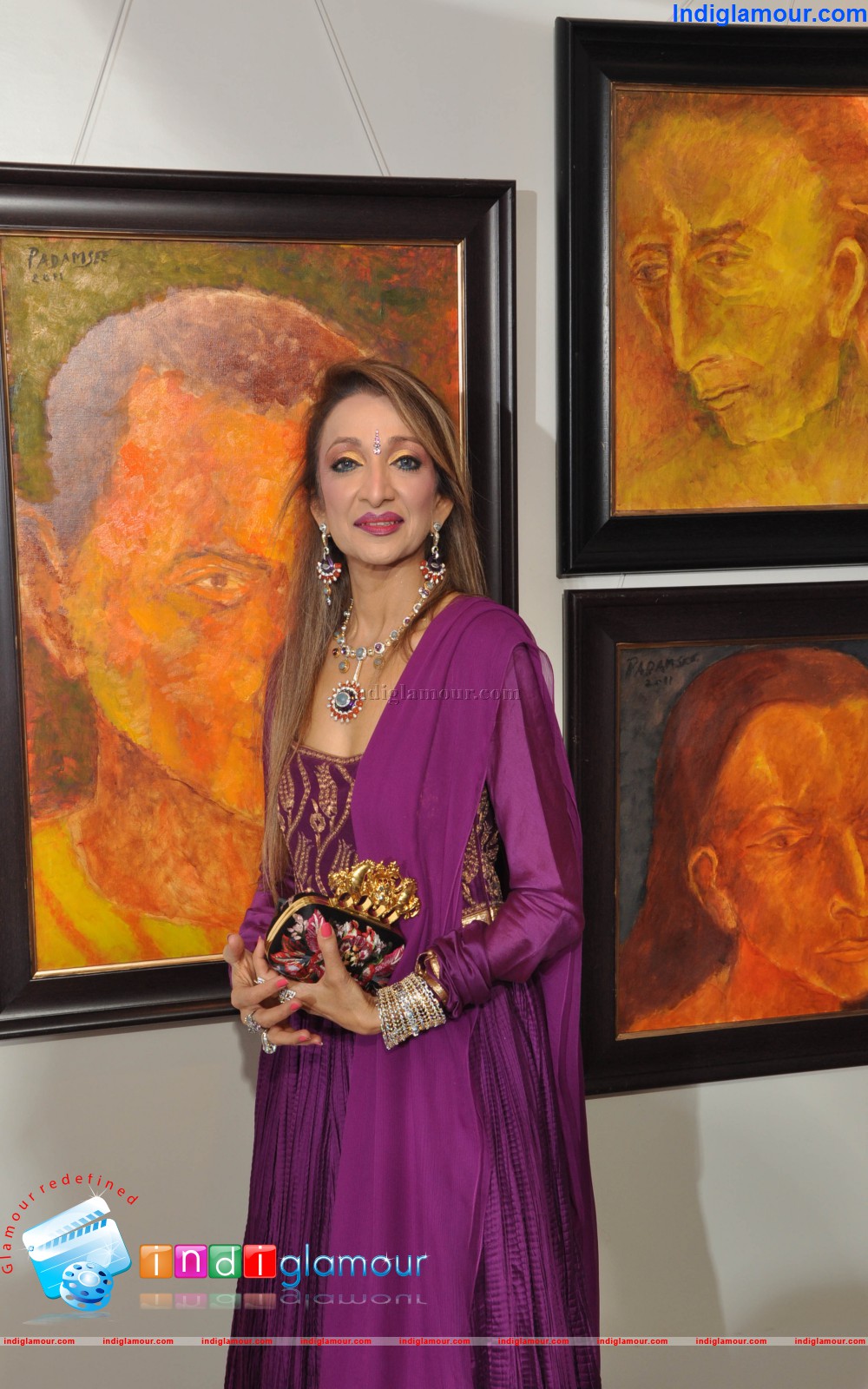 Priyasri Art Gallery Presents Past Forward Recent Oil Canvas Event hd photo
