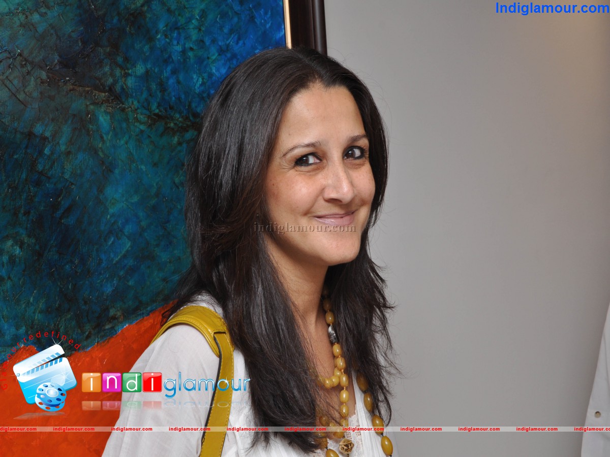 Priyasri Art Gallery Presents Past Forward Recent Oil Canvas Event hd photo