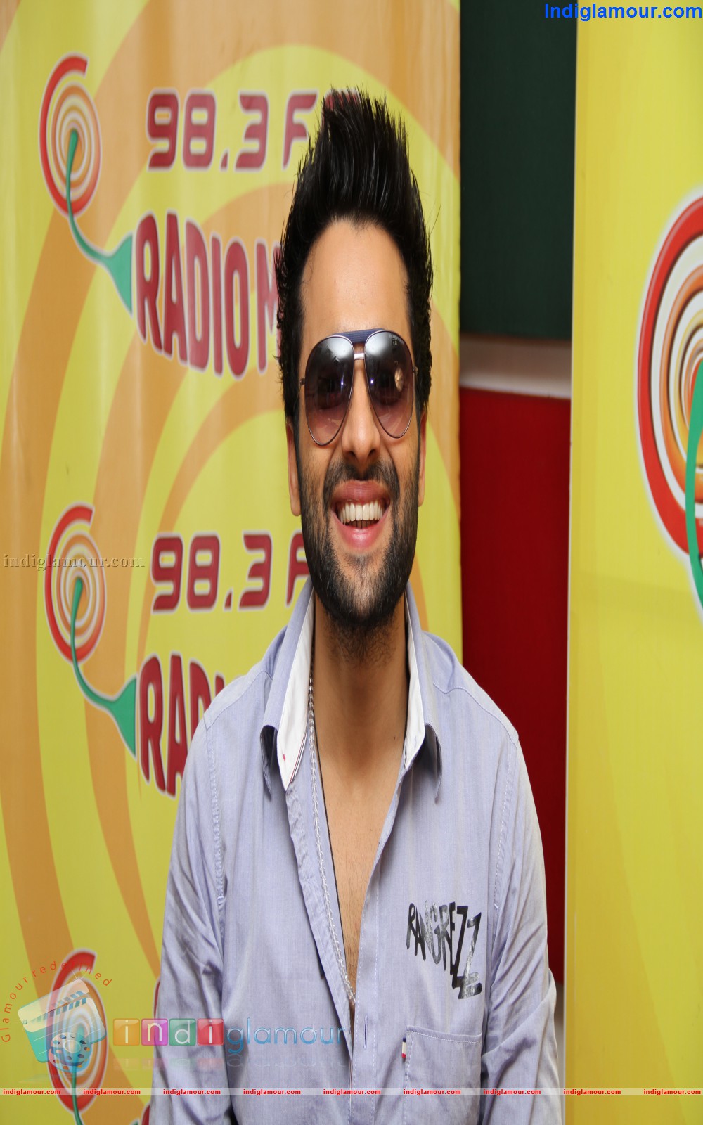 Jackie Bhagnani at Radio Mirchi Mumbai studio Event hd photo