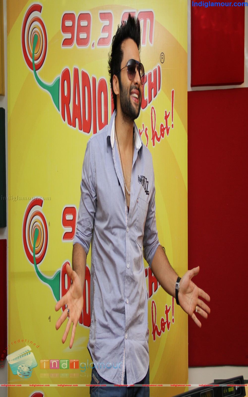 Jackie Bhagnani at Radio Mirchi Mumbai studio Event hd photo