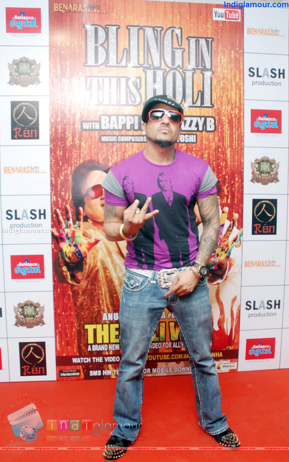 Bappi Lahiri and Jazzy B LLatest Music Video The Holly War Event hd photo