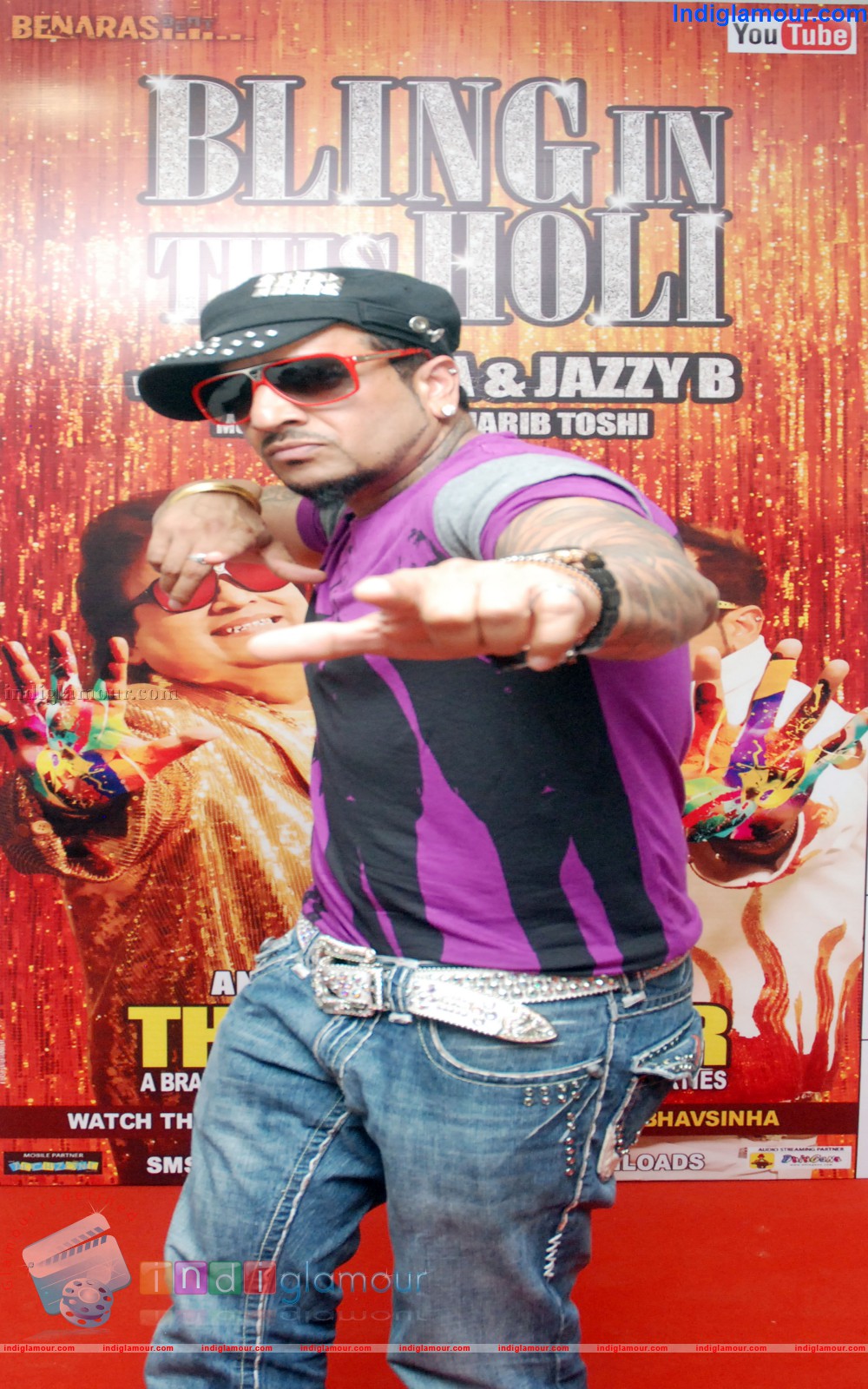 Bappi Lahiri and Jazzy B LLatest Music Video The Holly War Event hd photo