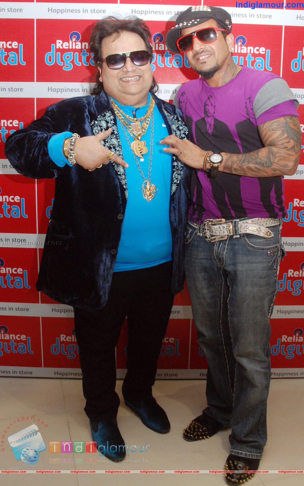 Bappi Lahiri and Jazzy B LLatest Music Video The Holly War Event hd photo