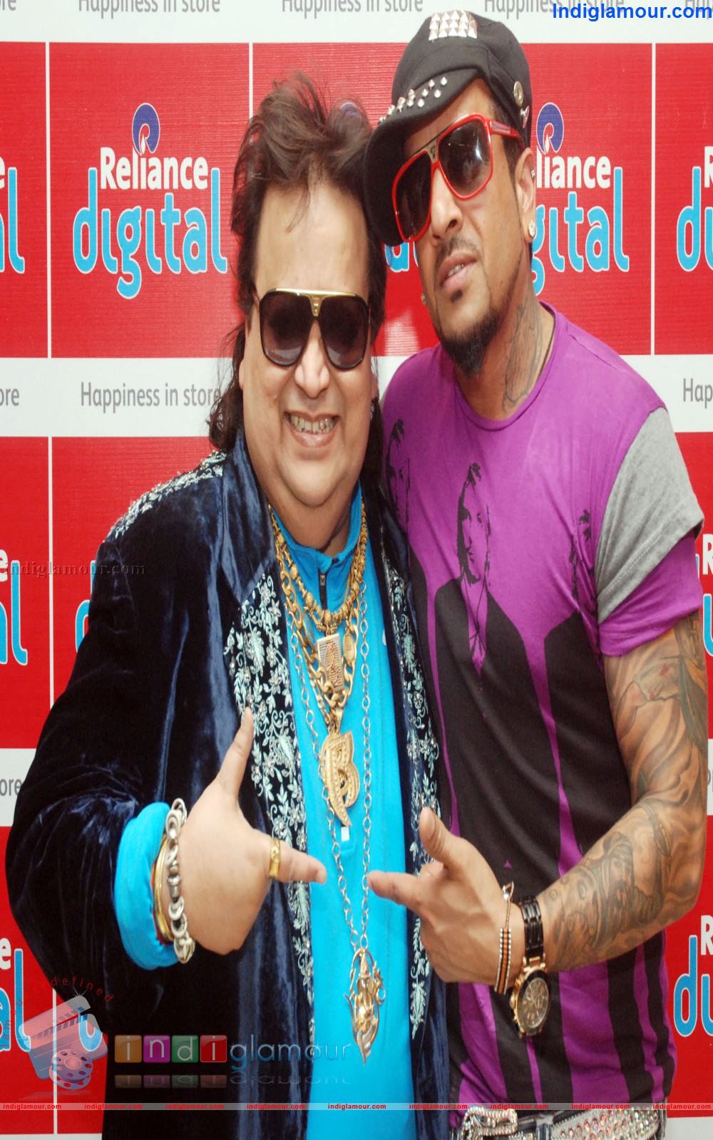 Bappi Lahiri and Jazzy B LLatest Music Video The Holly War Event hd photo