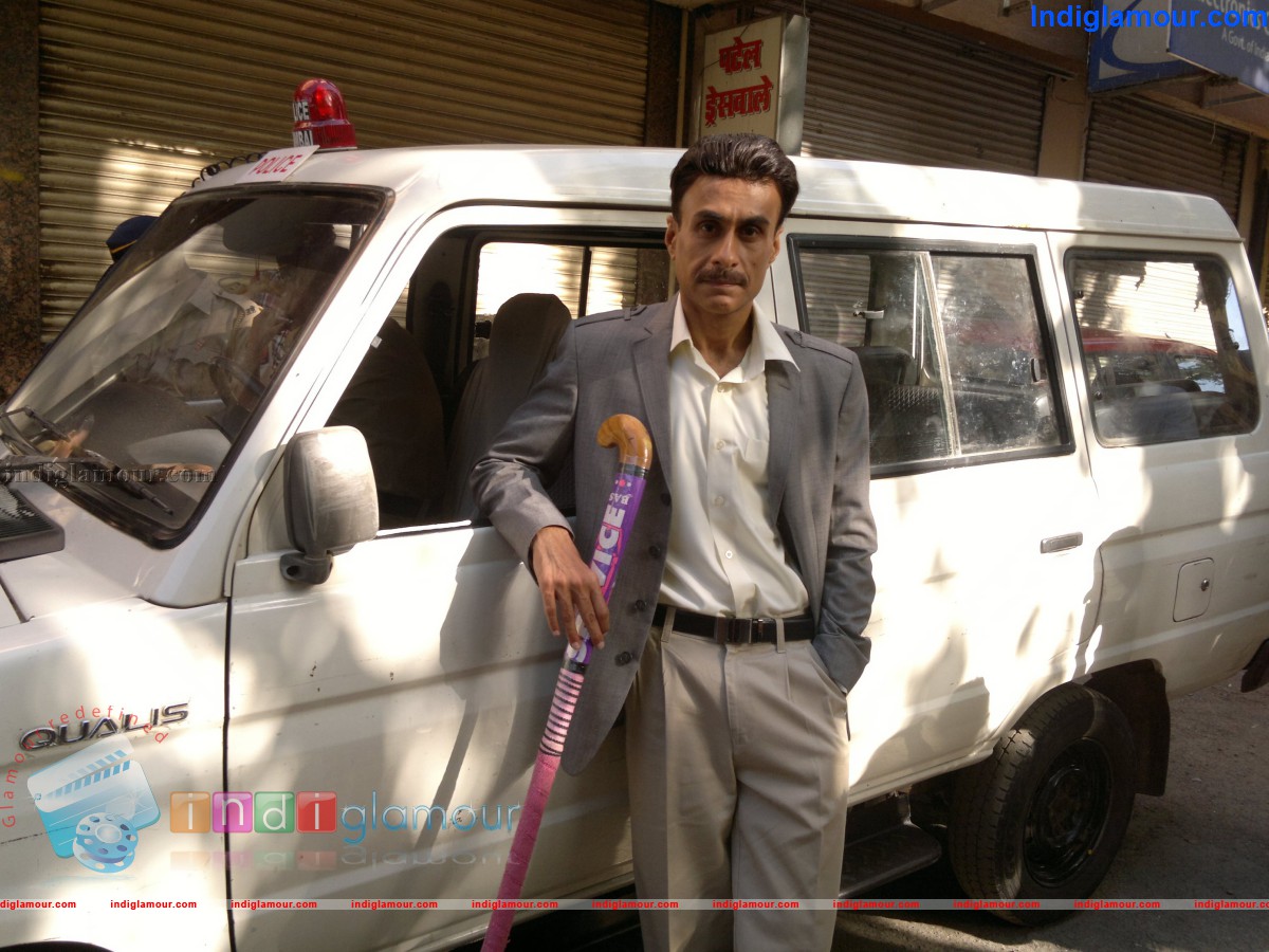 Arif Zakariya Does a Double For Jaiprakesh Sings Dee Event hd photo