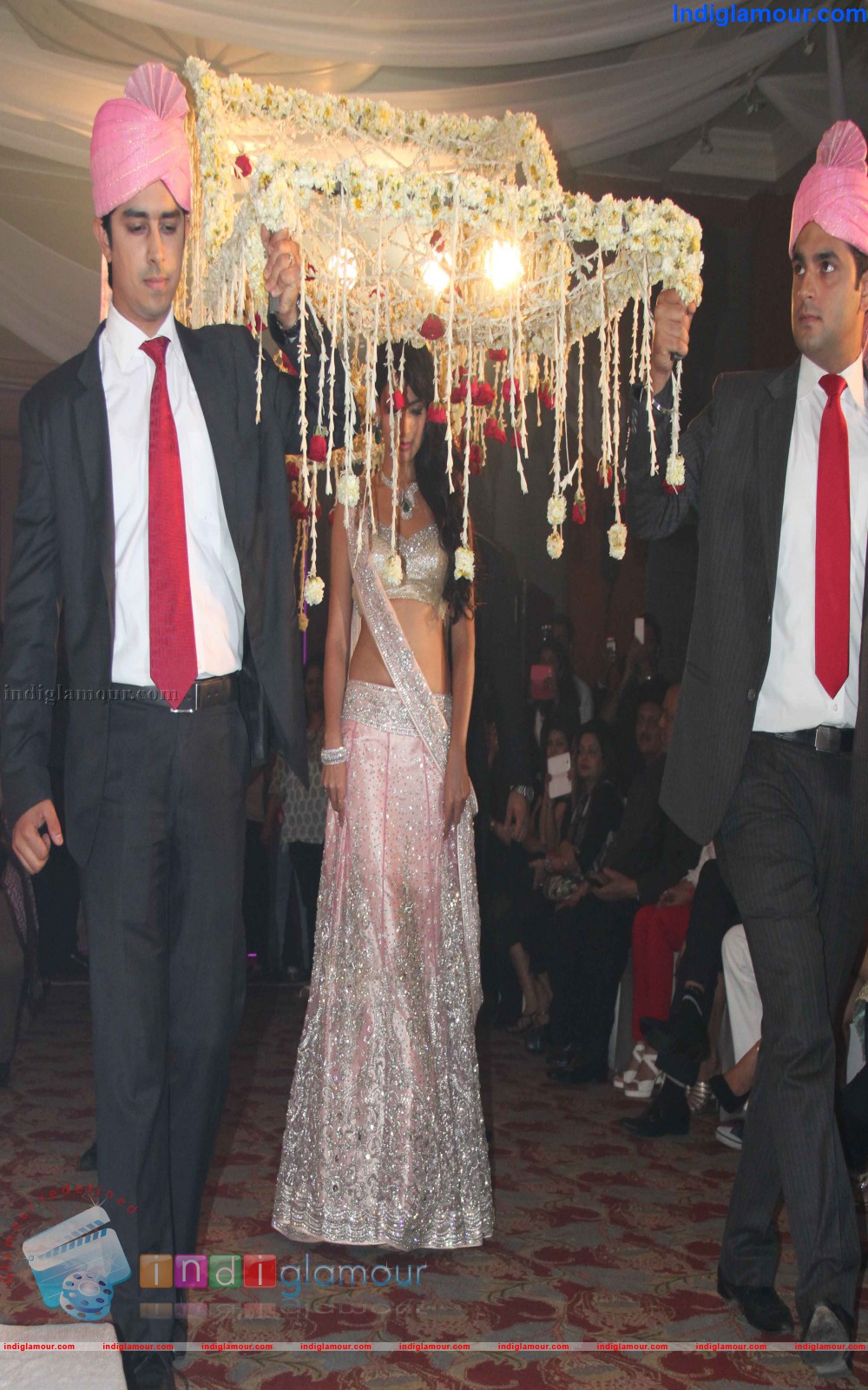 Neetha Lulla and Varuna D Jani Collection Show Case Event hd photo