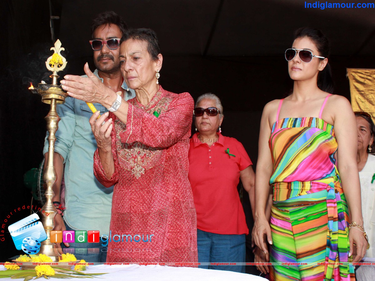 Ajay Devgun Kajol Devgun Tanuja Mukherjee at The Clean Lonavala Function Event hd photo
