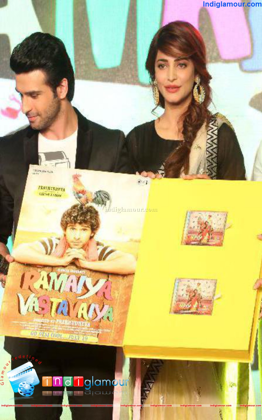 Music Launch of Ramaiya Vastavaiya Event hd photo
